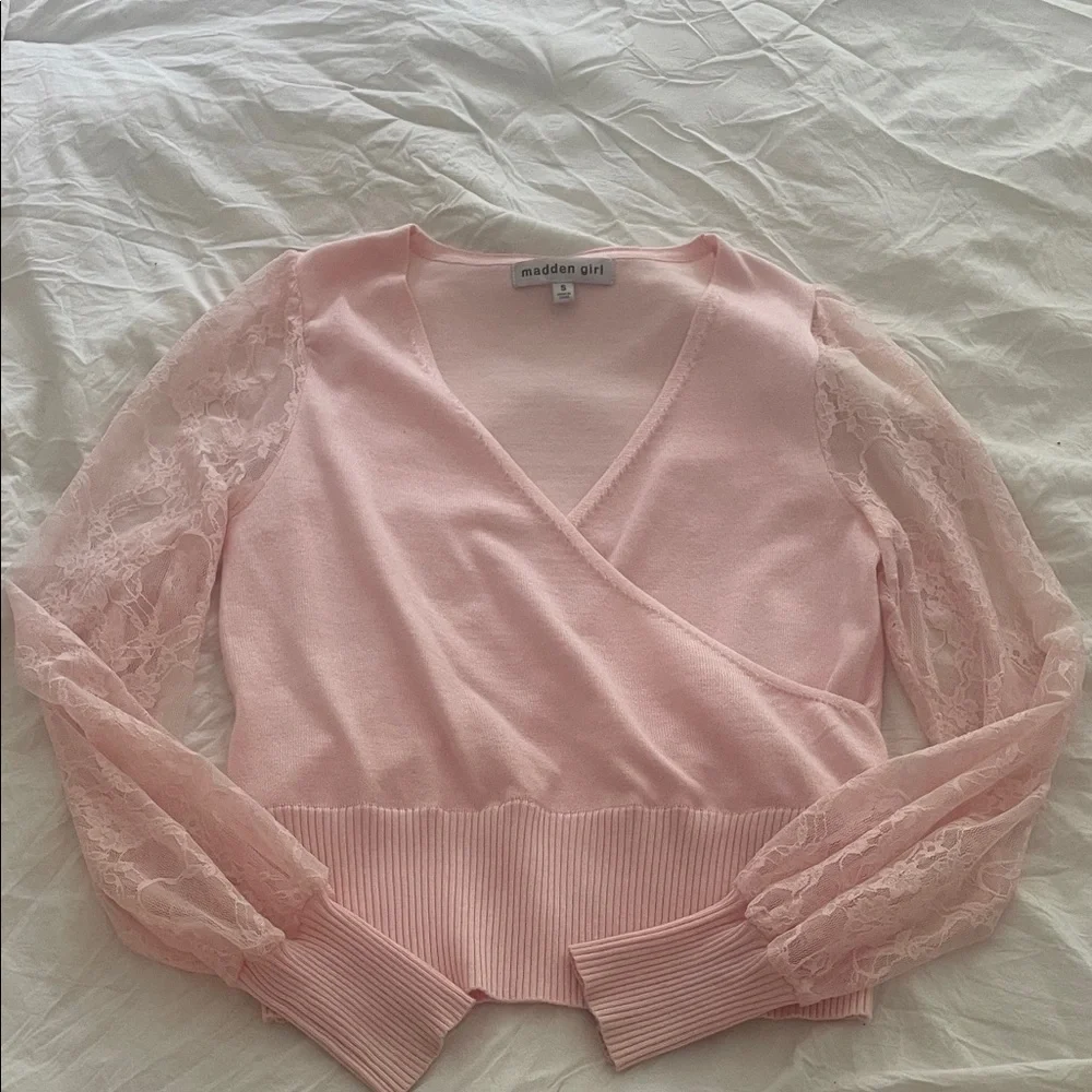 Madden Girl Blush Lace Sleeve V‑Neck Sweater | Light Spring Top Size S
